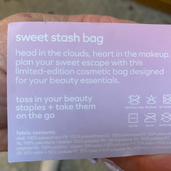 Real Techniques Iridescent Quilted Makeup Bag - Picture 5 of 6